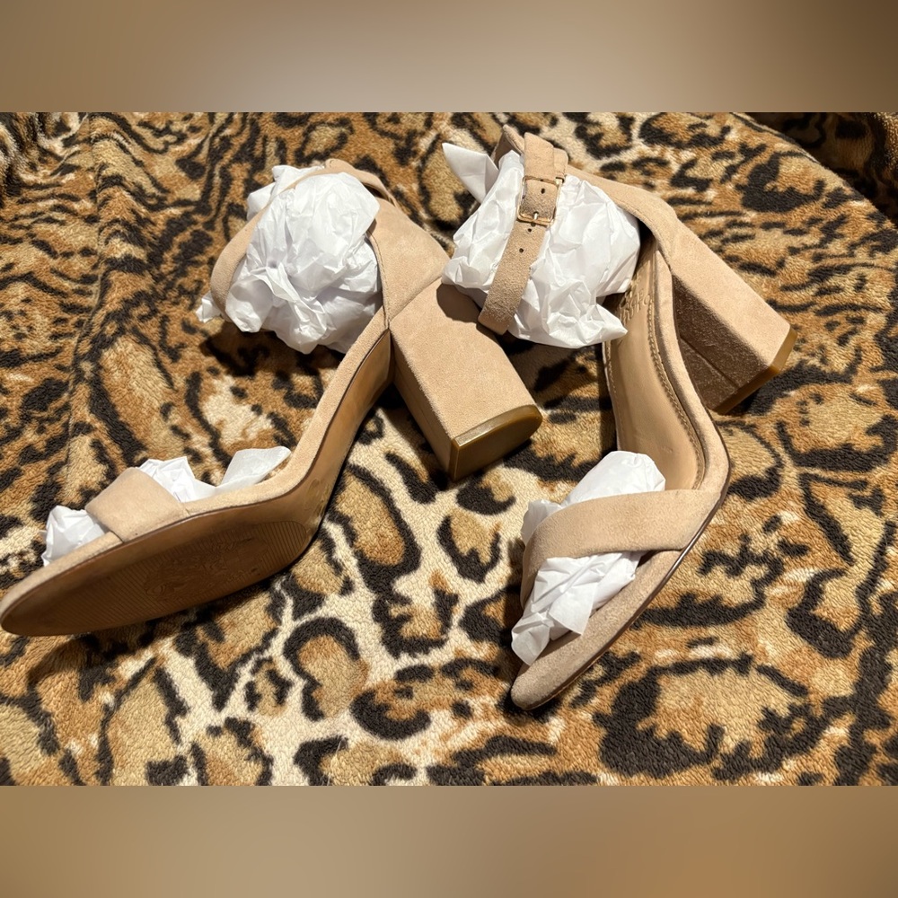 Vince Camuto Tan Women's Sandals.  Leather uppers   Size 5.5  Like new